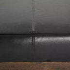 Divano moderno rivestito con pouf in legno di caucciù
